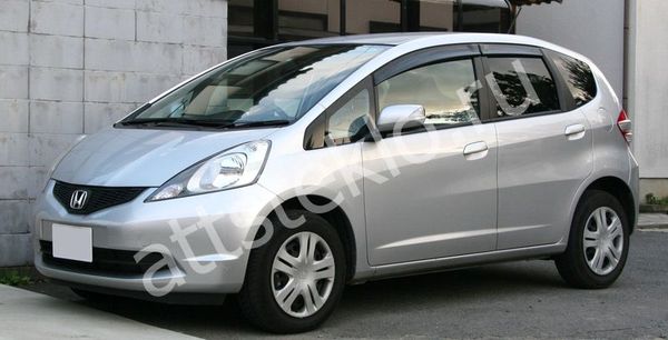 Автостекла Honda Fit II c установкой в Москве